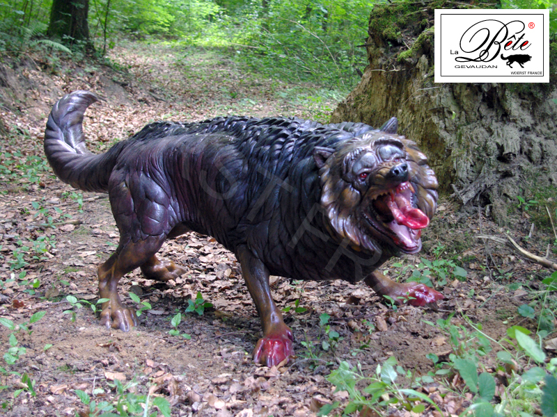 La bête du Gévaudan vue de 3/4 avant